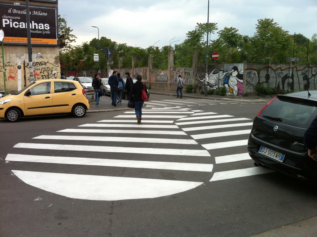Milano: delle nuove strisce pedonali